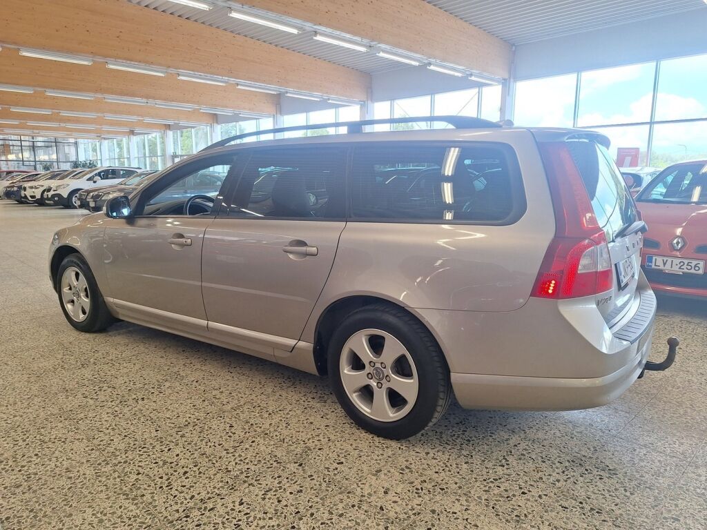 Volvo V70 2008 Ruskea (beige)