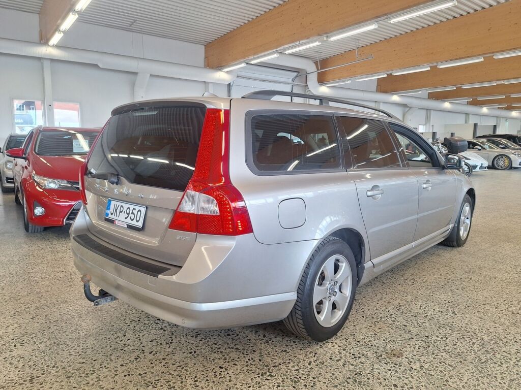 Volvo V70 2008 Ruskea (beige)