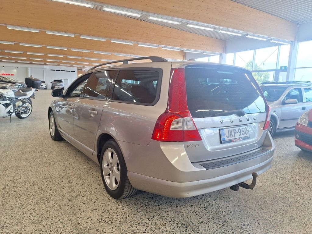 Volvo V70 2008 Ruskea (beige)