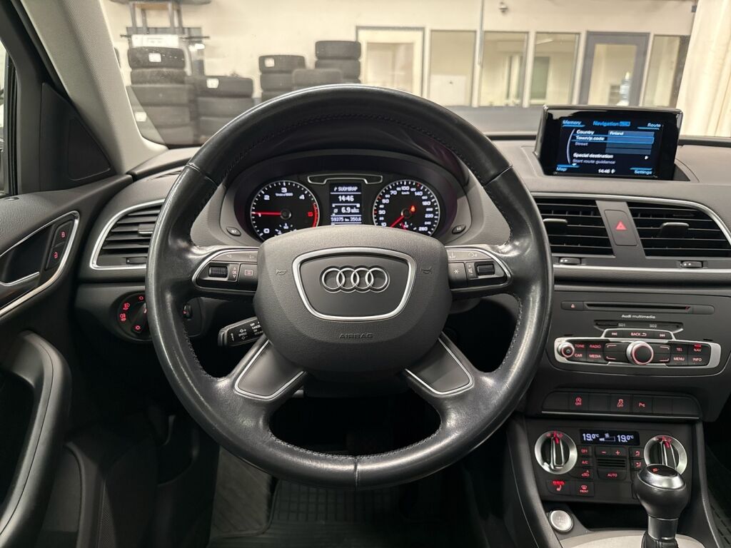 Audi Q3 2015 Musta