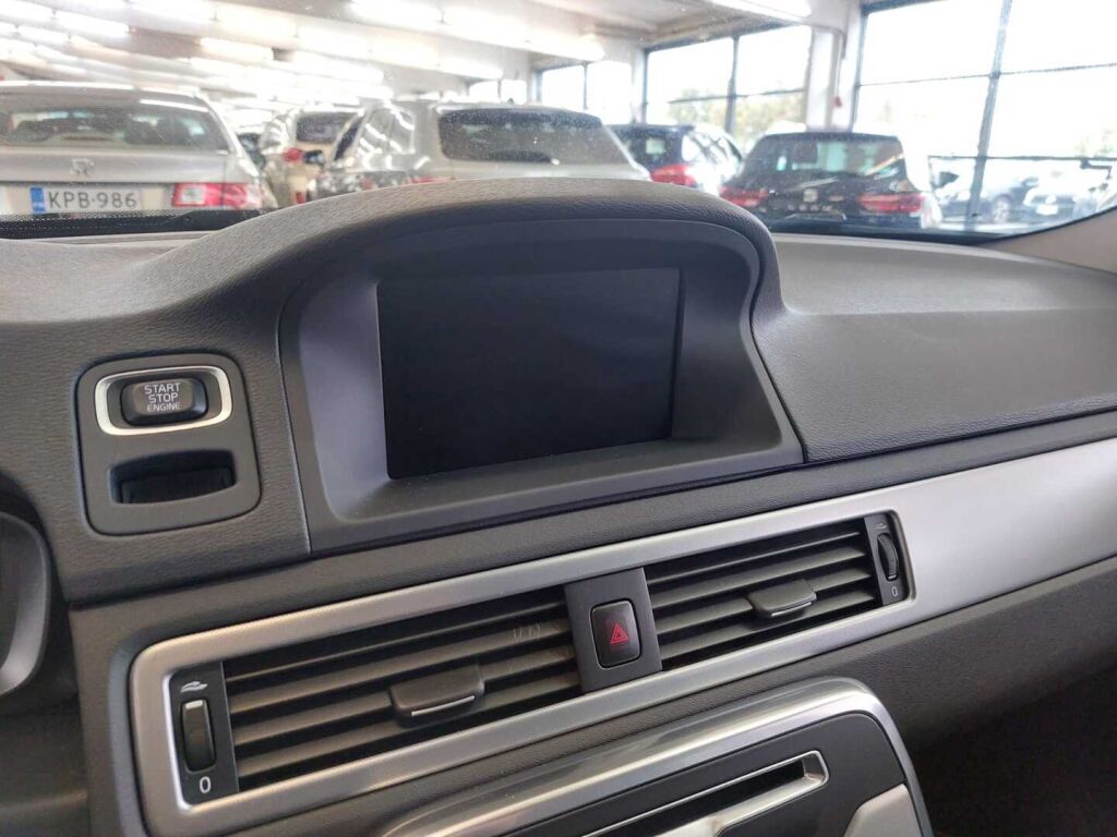 Volvo V70 2014 Musta