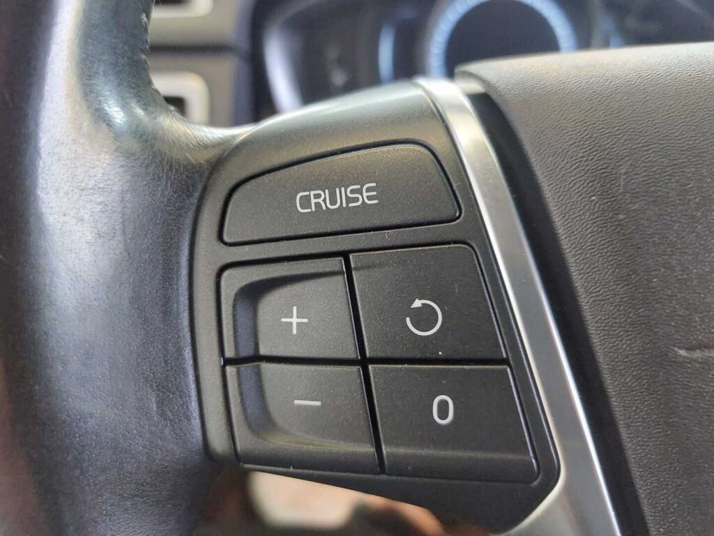 Volvo V70 2014 Musta