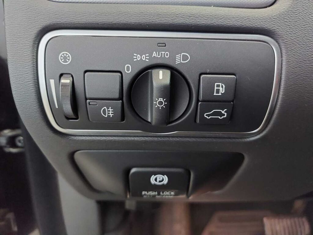Volvo V70 2014 Musta