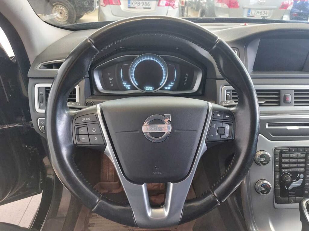 Volvo V70 2014 Musta
