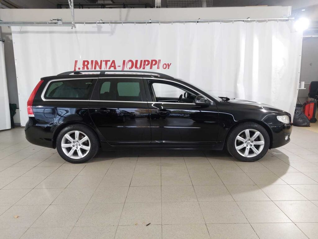Volvo V70 2014 Musta