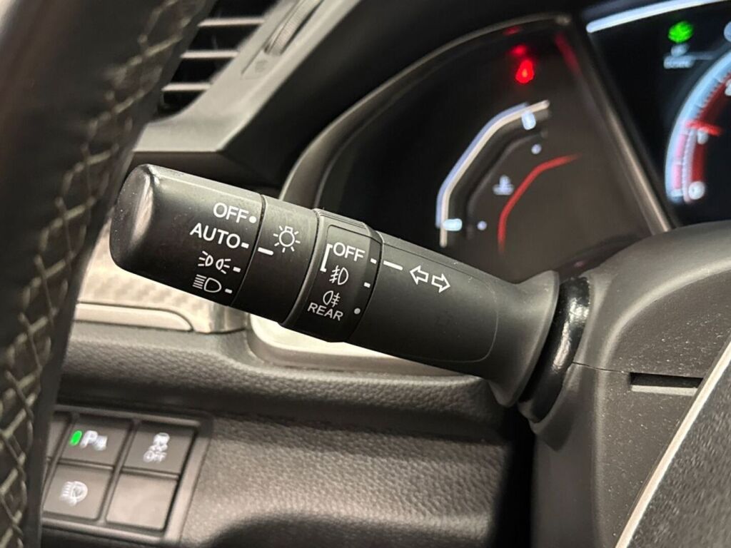 Honda Civic 2018 Punainen
