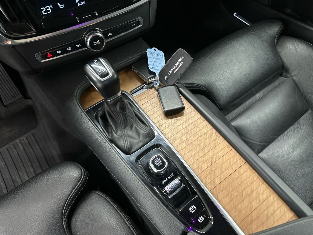 Volvo V90 2018 Harmaa