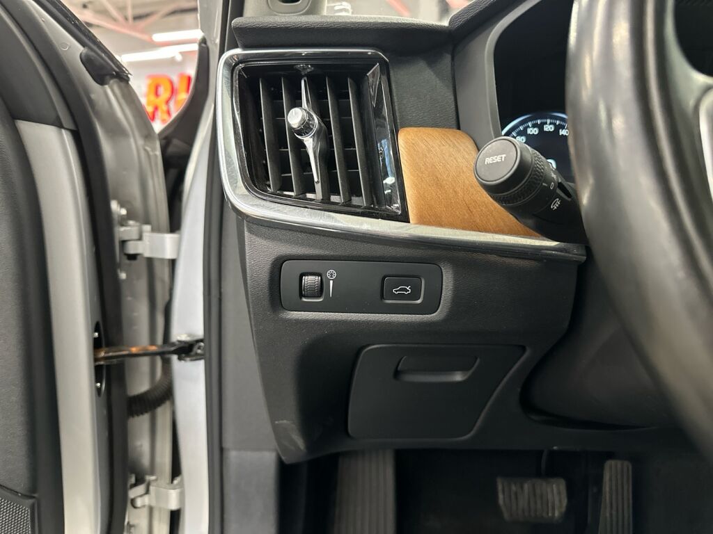 Volvo V90 2018 Harmaa