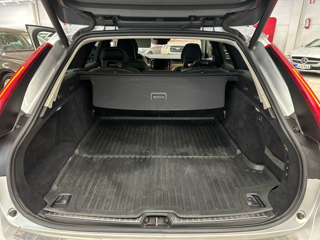 Volvo V90 2018 Harmaa