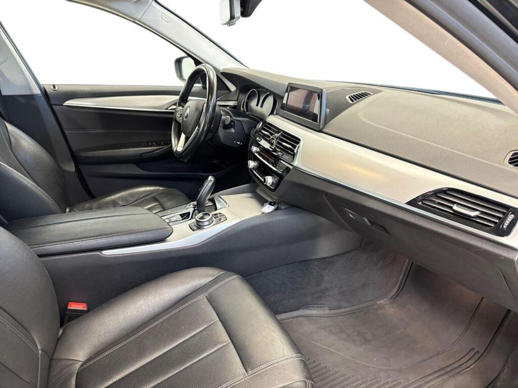 BMW 520 2018 Musta