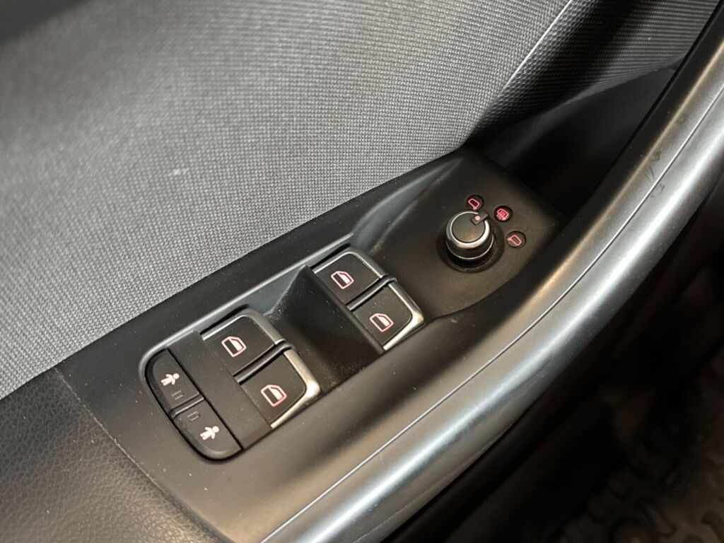 Audi Q3 2018 Sininen