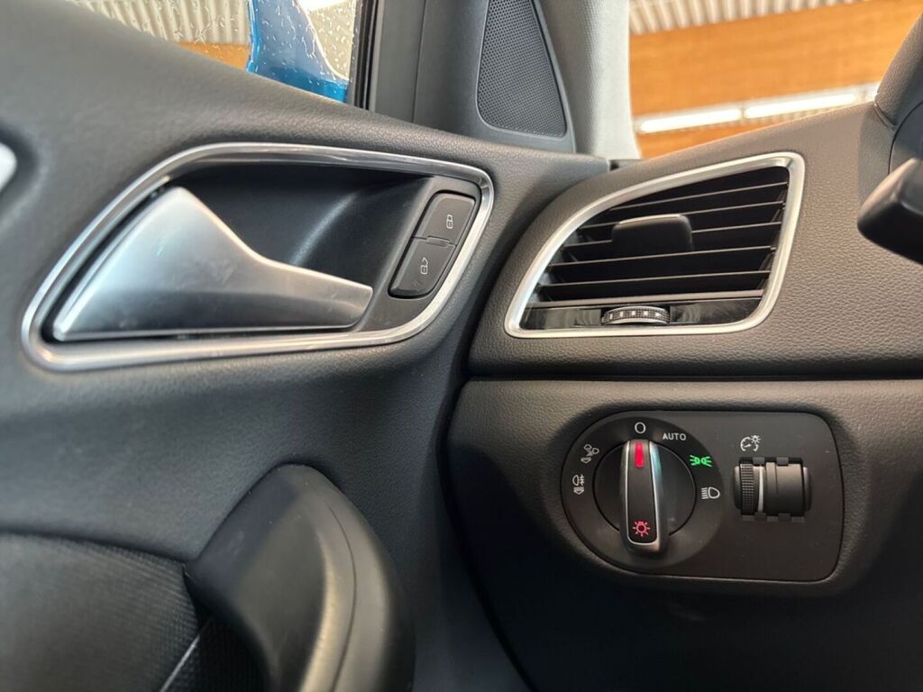 Audi Q3 2018 Sininen