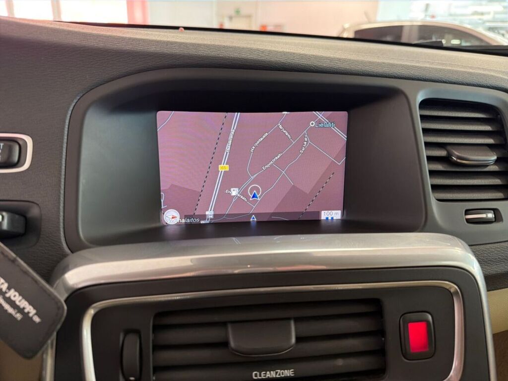 Volvo V60 2018 Musta