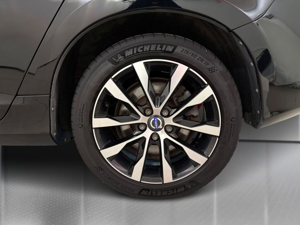 Volvo V60 2018 Musta