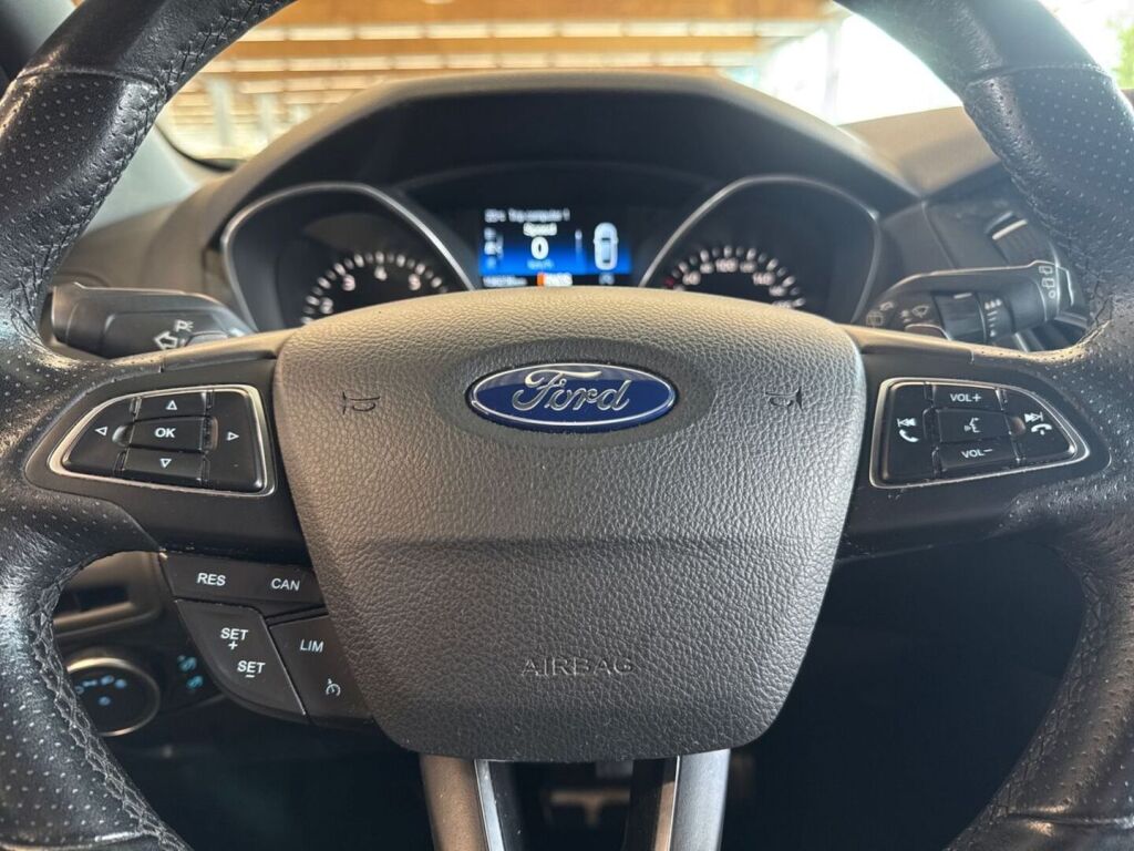 Ford Focus 2018 Metallinhohto Hopea (Moondust Silver)
