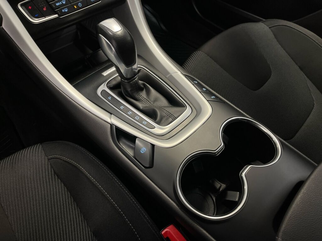 Ford Mondeo 2018 Musta