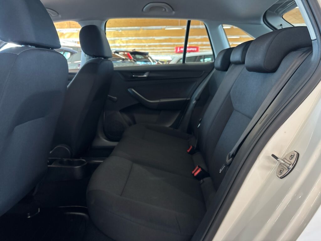 Skoda Rapid 2018 Valkoinen
