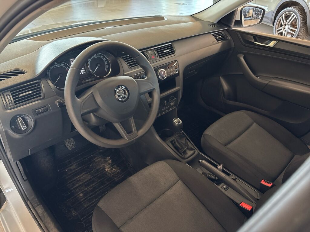 Skoda Rapid 2018 Valkoinen