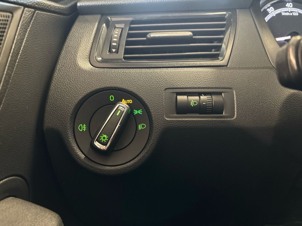 Skoda Rapid 2018 Valkoinen