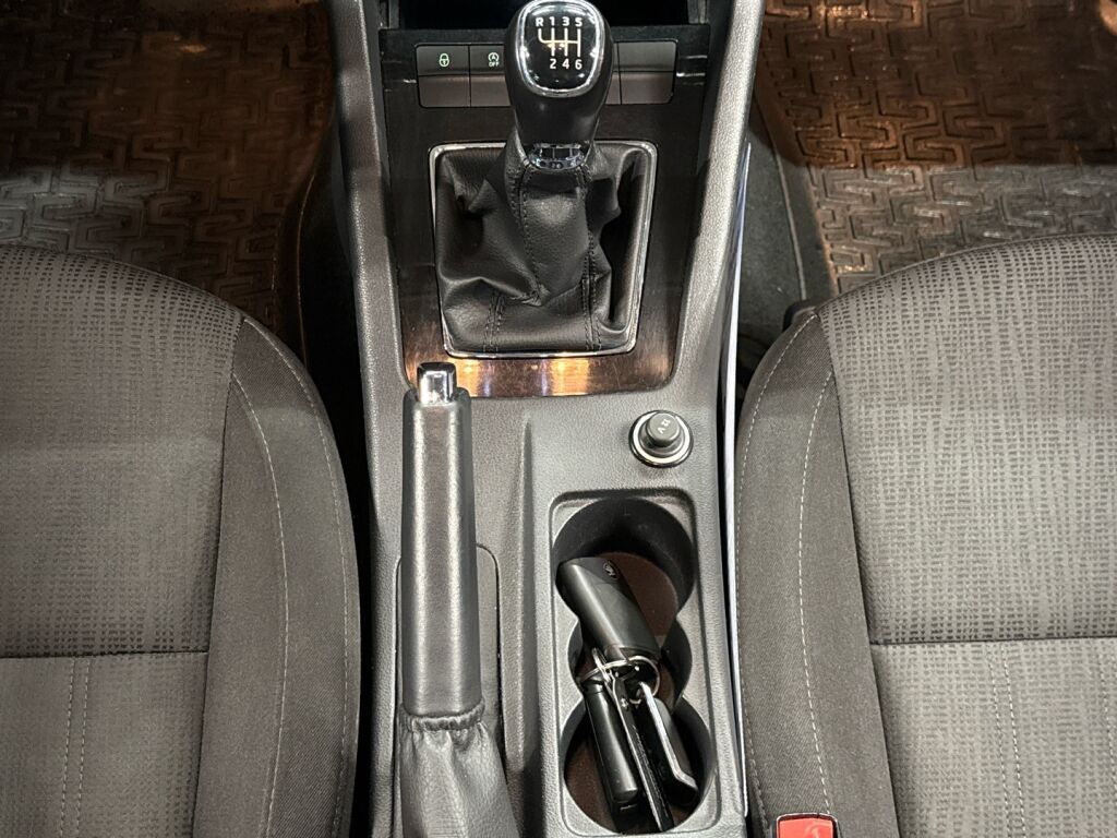 Skoda Octavia 2018 Valkoinen