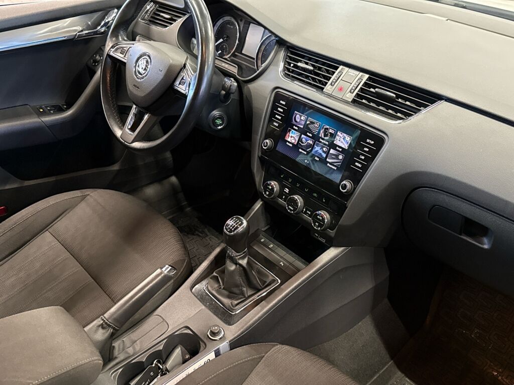 Skoda Octavia 2018 Valkoinen