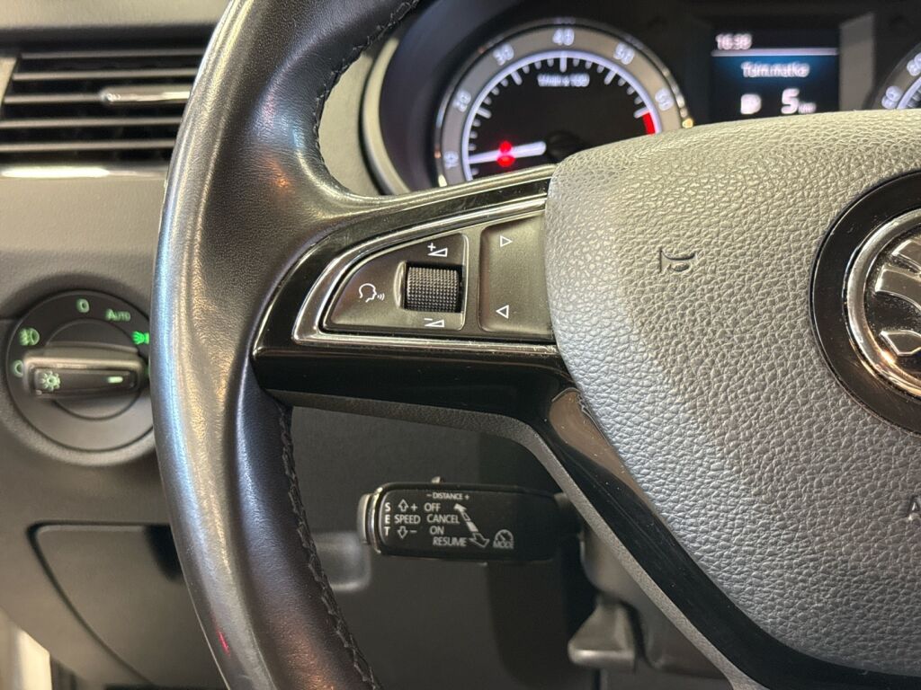 Skoda Octavia 2018 Valkoinen