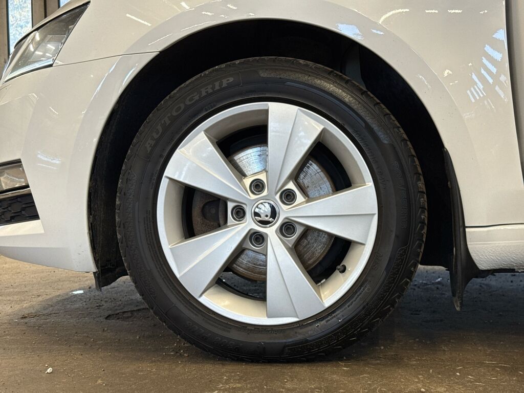 Skoda Octavia 2018 Valkoinen