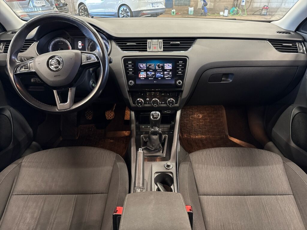 Skoda Octavia 2018 Valkoinen