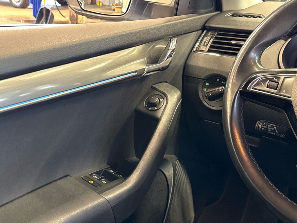 Skoda Octavia 2018 Valkoinen