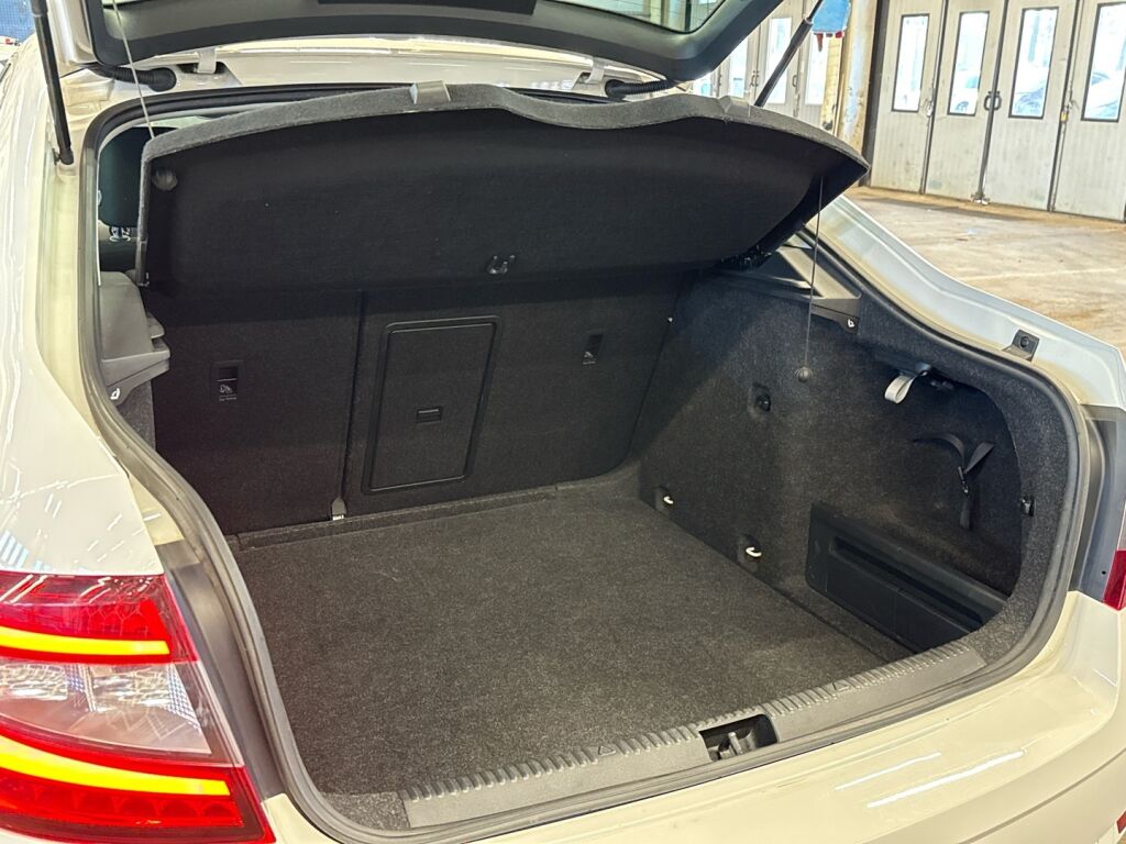 Skoda Octavia 2018 Valkoinen