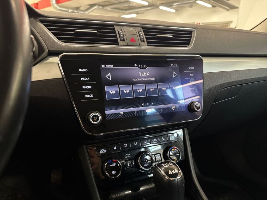 Skoda Superb 2018 Valkoinen