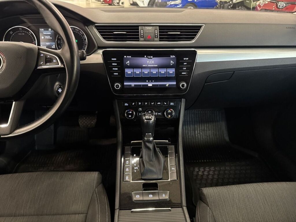 Skoda Superb 2018 Valkoinen