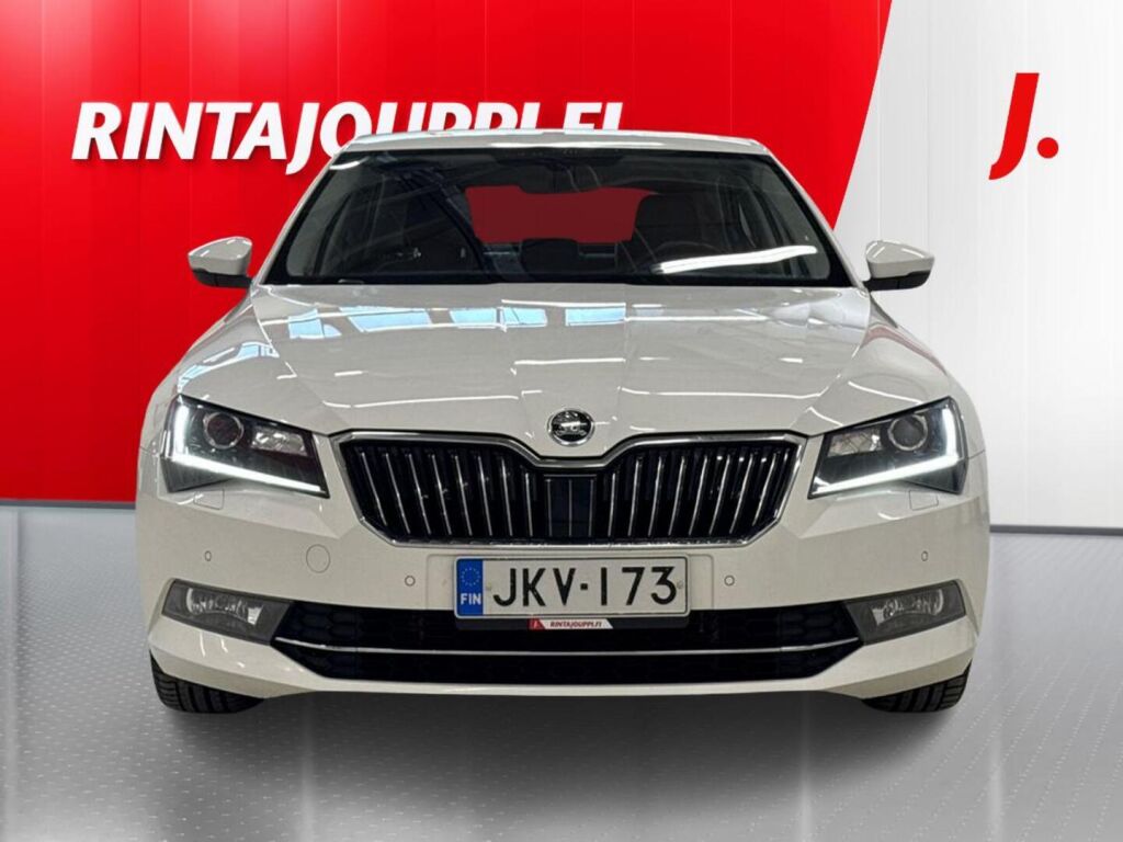 Skoda Superb 2018 Valkoinen