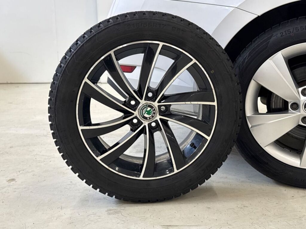 Skoda Superb 2018 Valkoinen