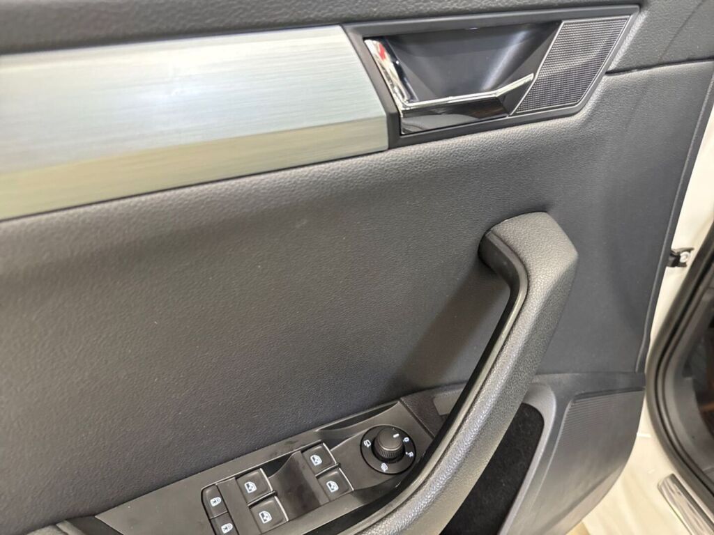 Skoda Superb 2018 Valkoinen