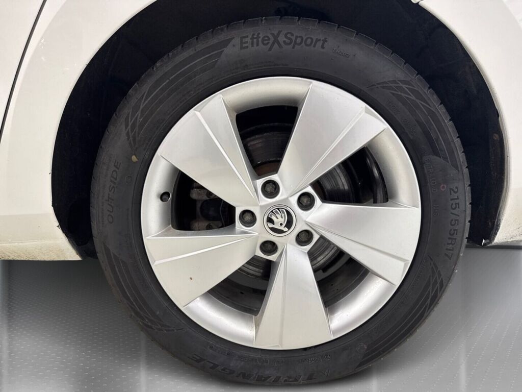 Skoda Superb 2018 Valkoinen