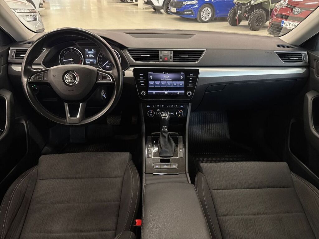 Skoda Superb 2018 Valkoinen