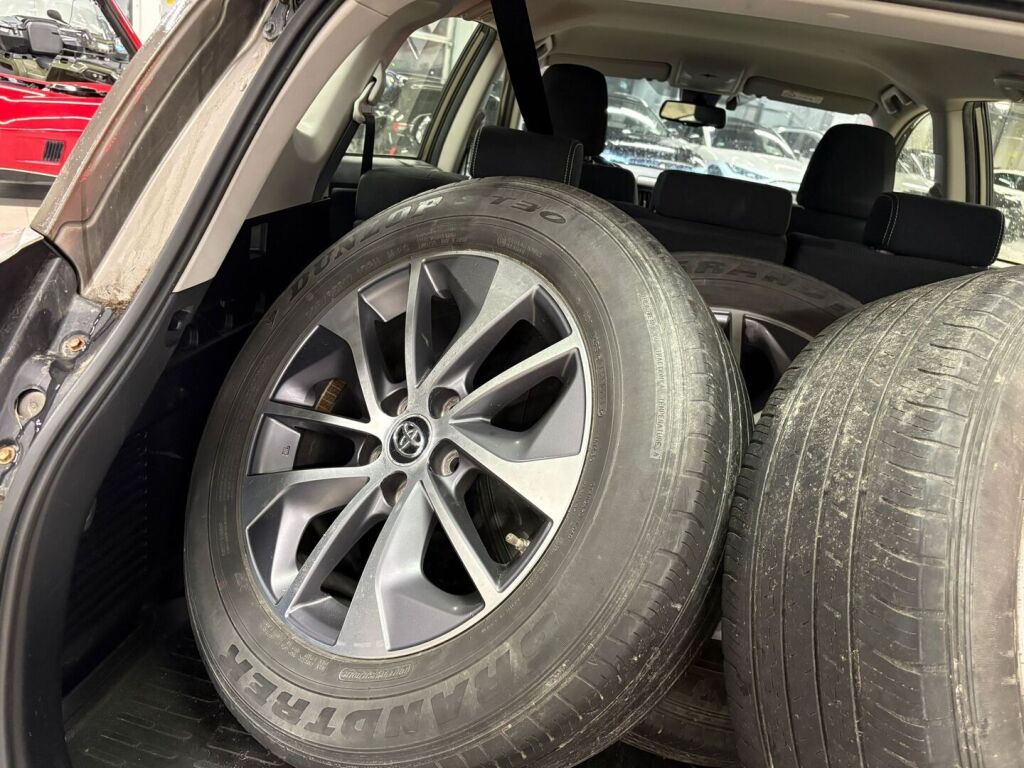 Toyota RAV4 2018 Ruskea (beige)