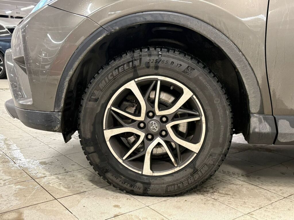 Toyota RAV4 2018 Ruskea (beige)