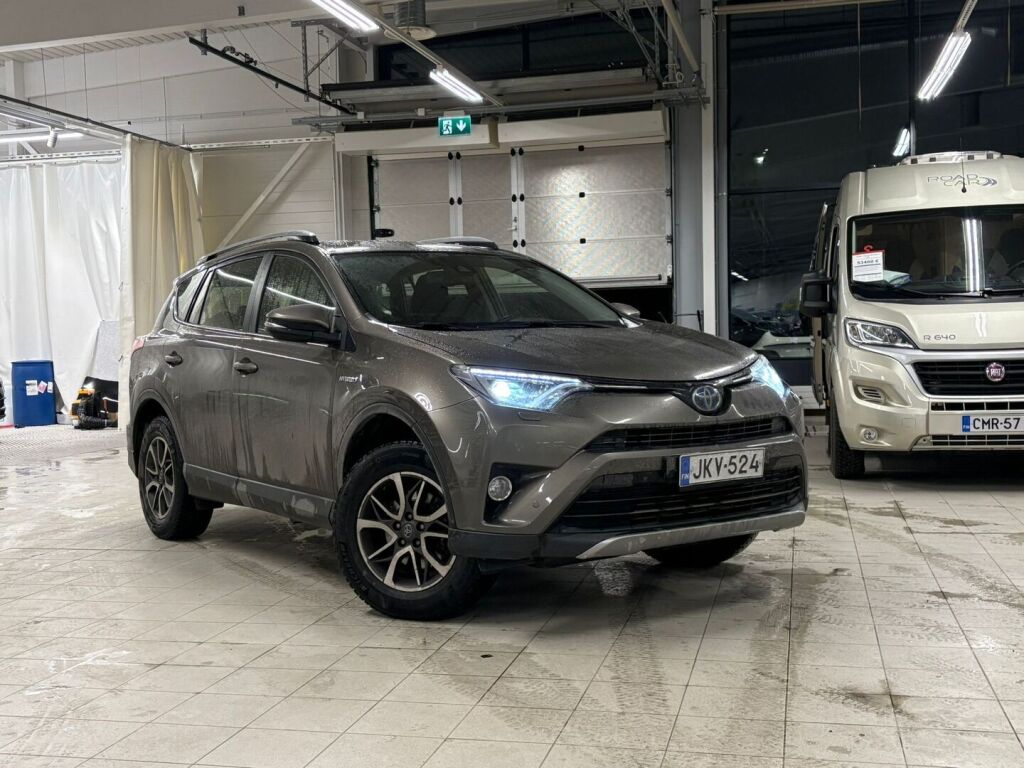 Toyota RAV4 2018 Ruskea (beige)