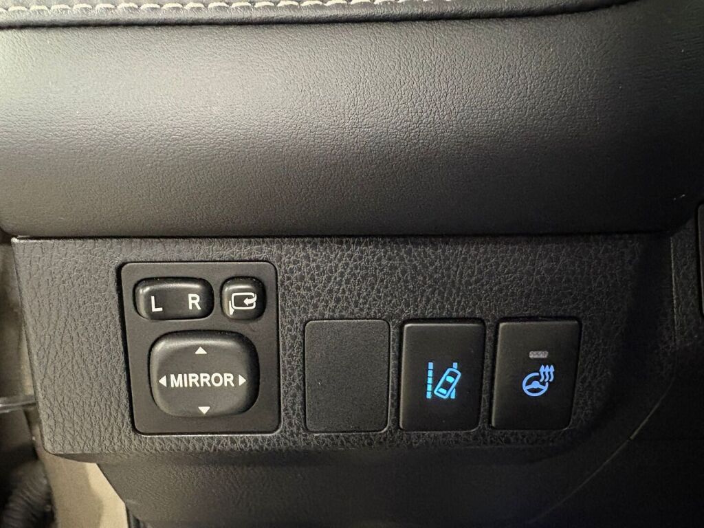 Toyota RAV4 2018 Ruskea (beige)