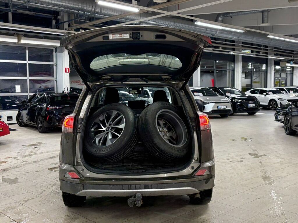 Toyota RAV4 2018 Ruskea (beige)