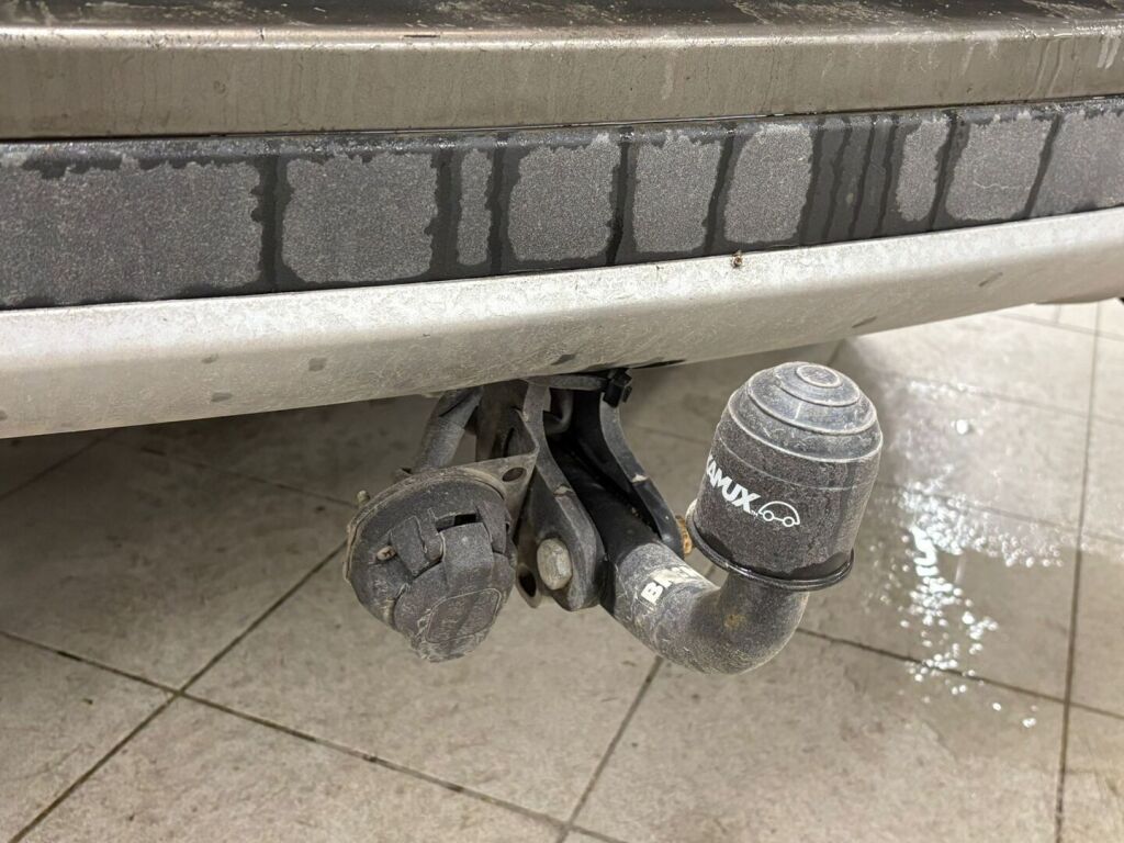 Toyota RAV4 2018 Ruskea (beige)