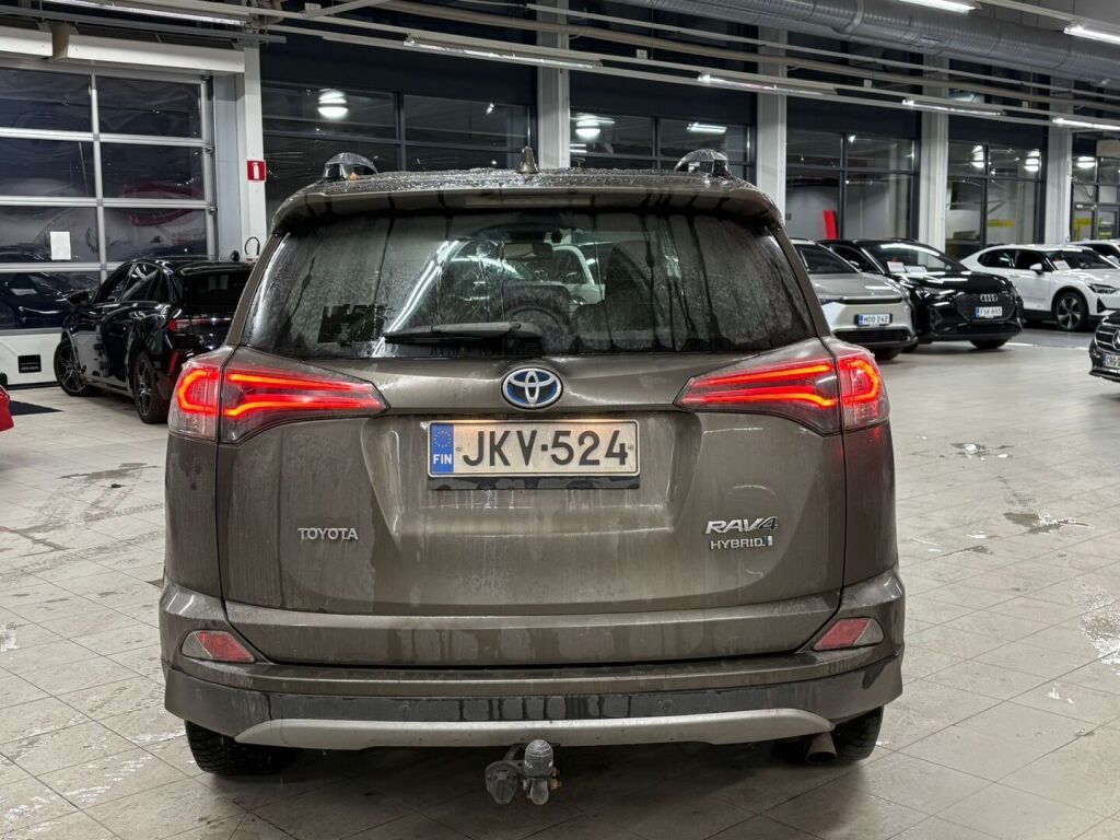 Toyota RAV4 2018 Ruskea (beige)