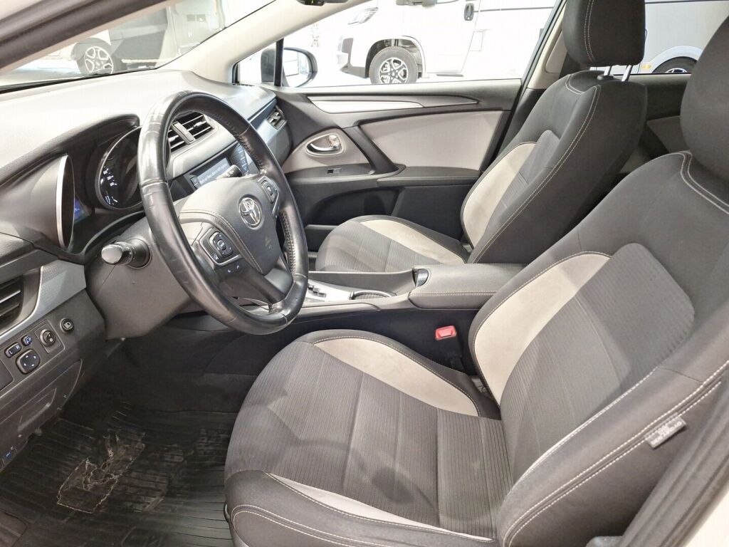 Toyota Avensis 2018 Valkoinen