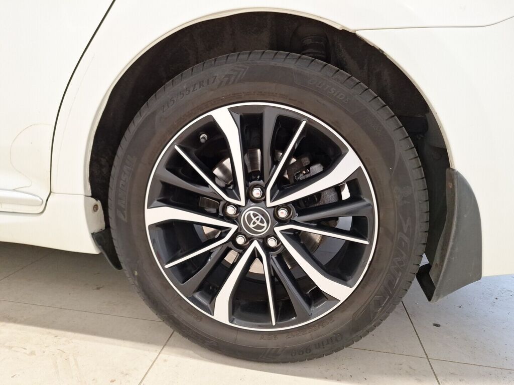Toyota Avensis 2018 Valkoinen