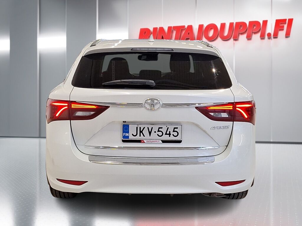 Toyota Avensis 2018 Valkoinen