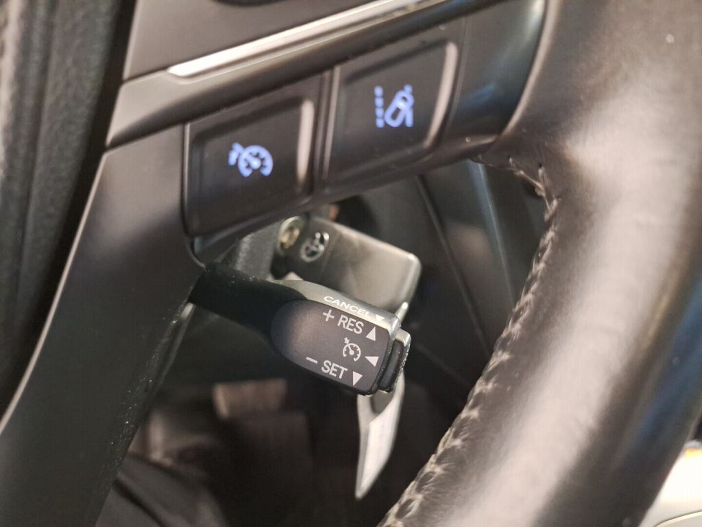 Toyota Avensis 2018 Valkoinen