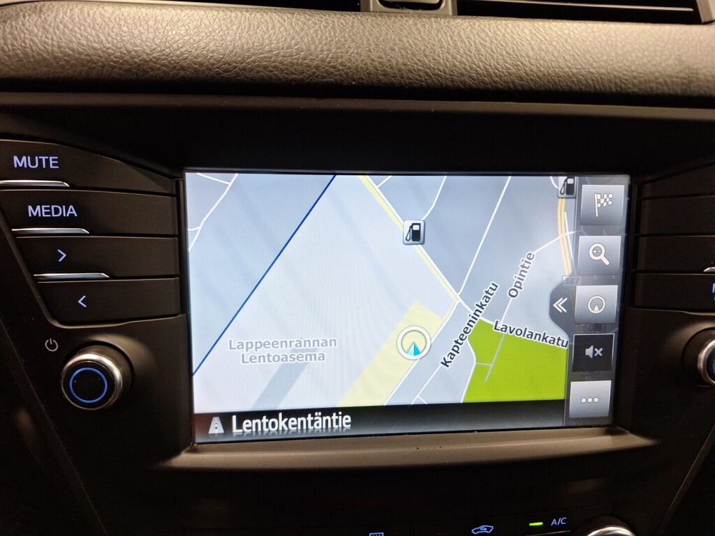 Toyota Avensis 2018 Valkoinen