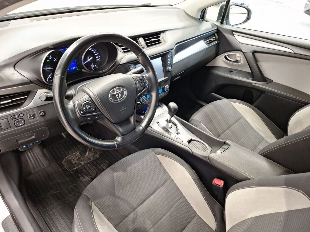 Toyota Avensis 2018 Valkoinen